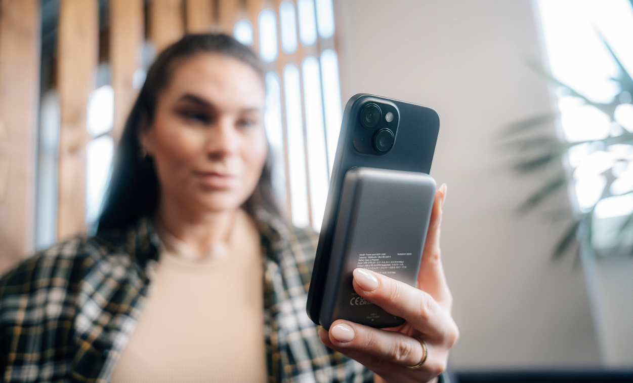 Wireless Charging Portable Charger: Are They Worth It? | XYZtech