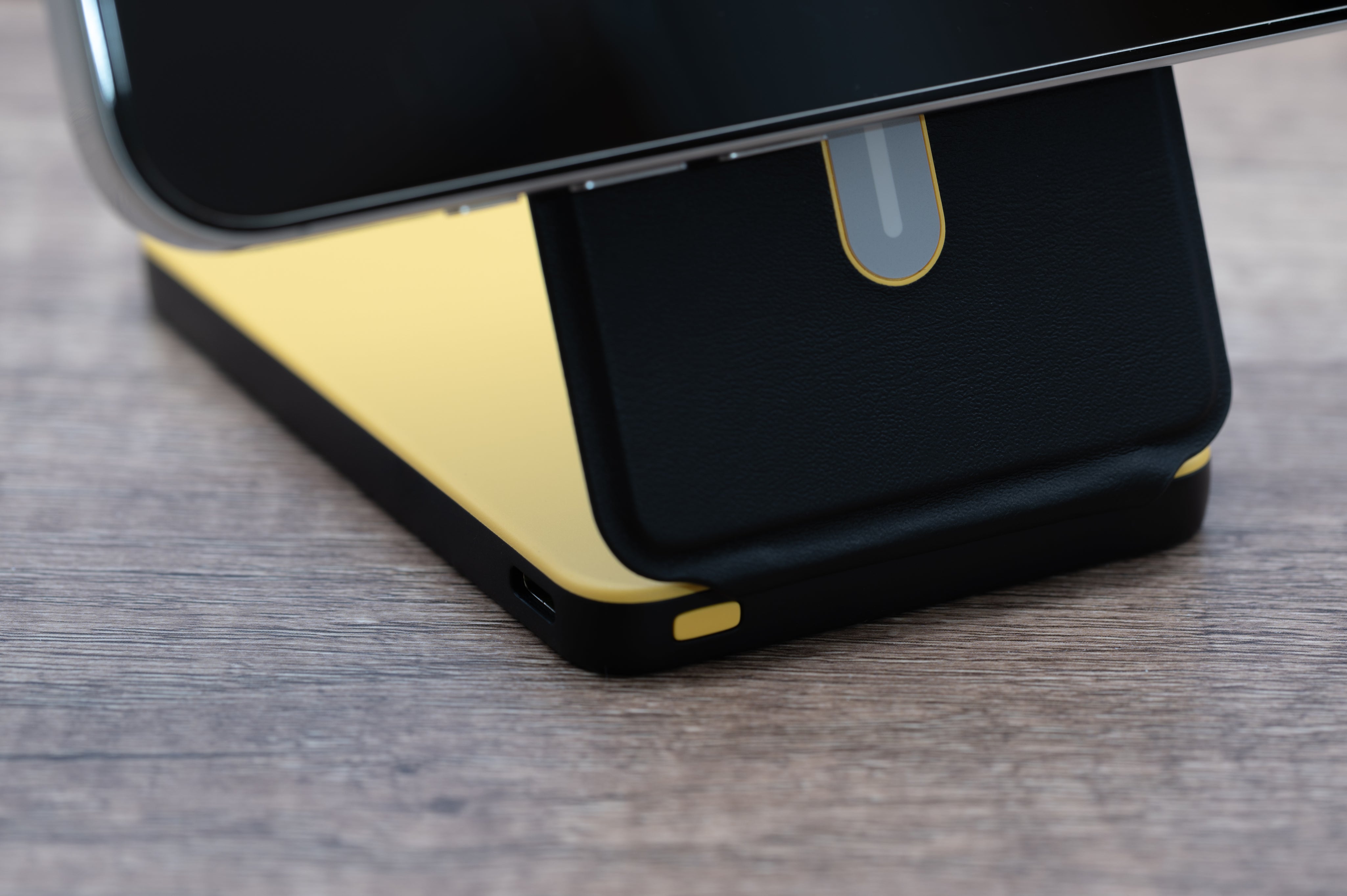 XYZtech X Stand Wireless Power Bank - 5000mAh