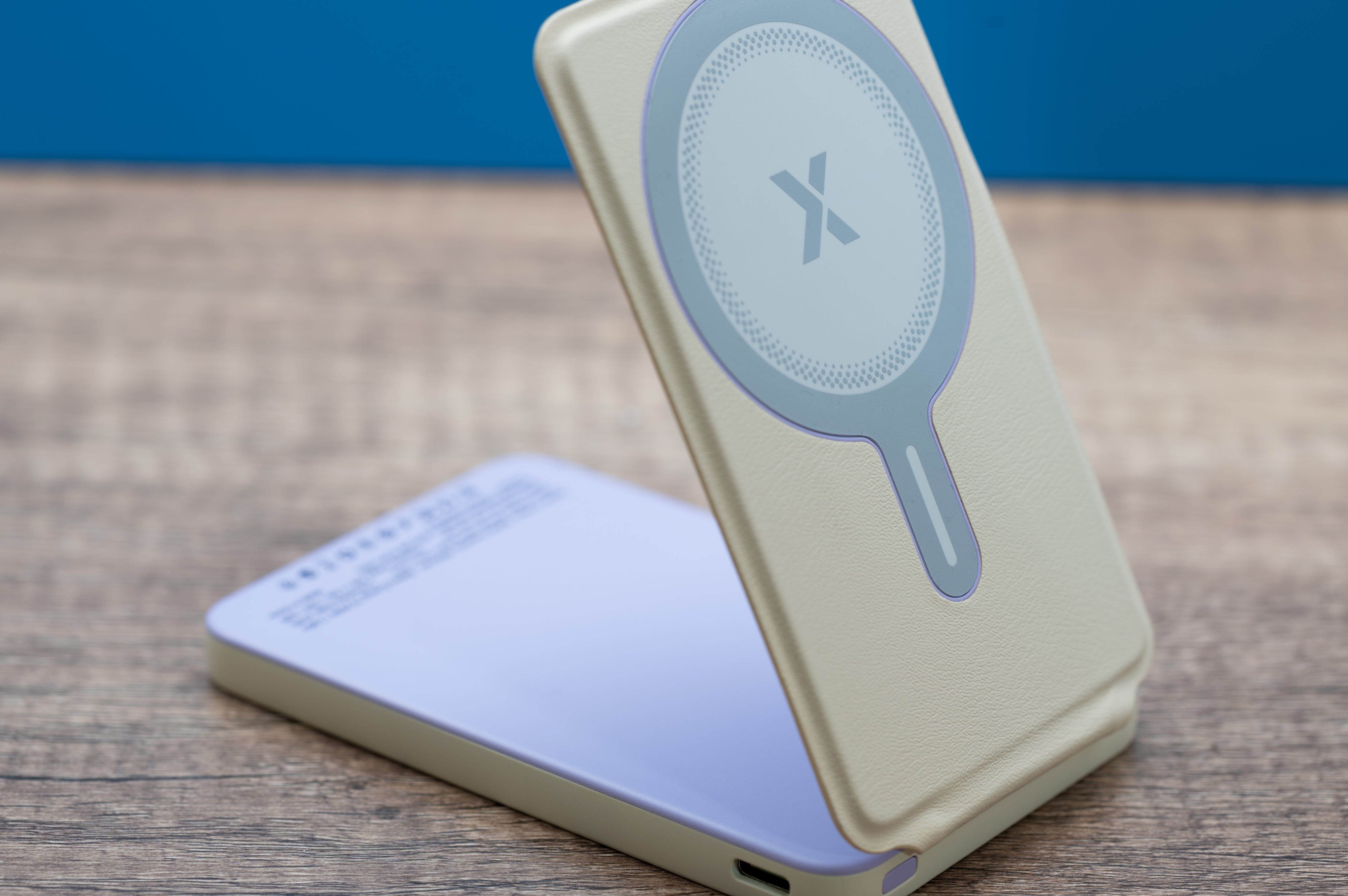 XYZtech X Stand Wireless Power Bank - 5000mAh