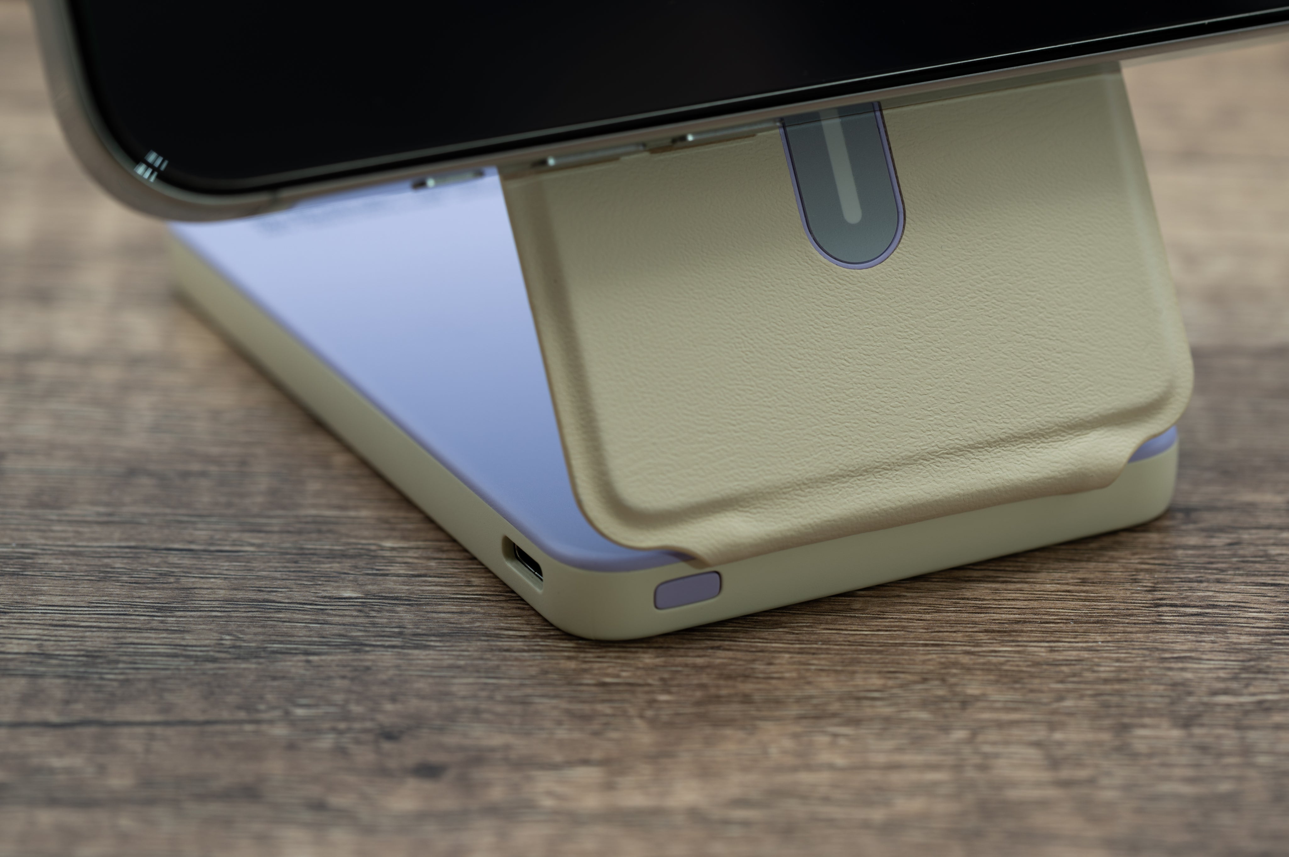 XYZtech X Stand Wireless Power Bank - 5000mAh