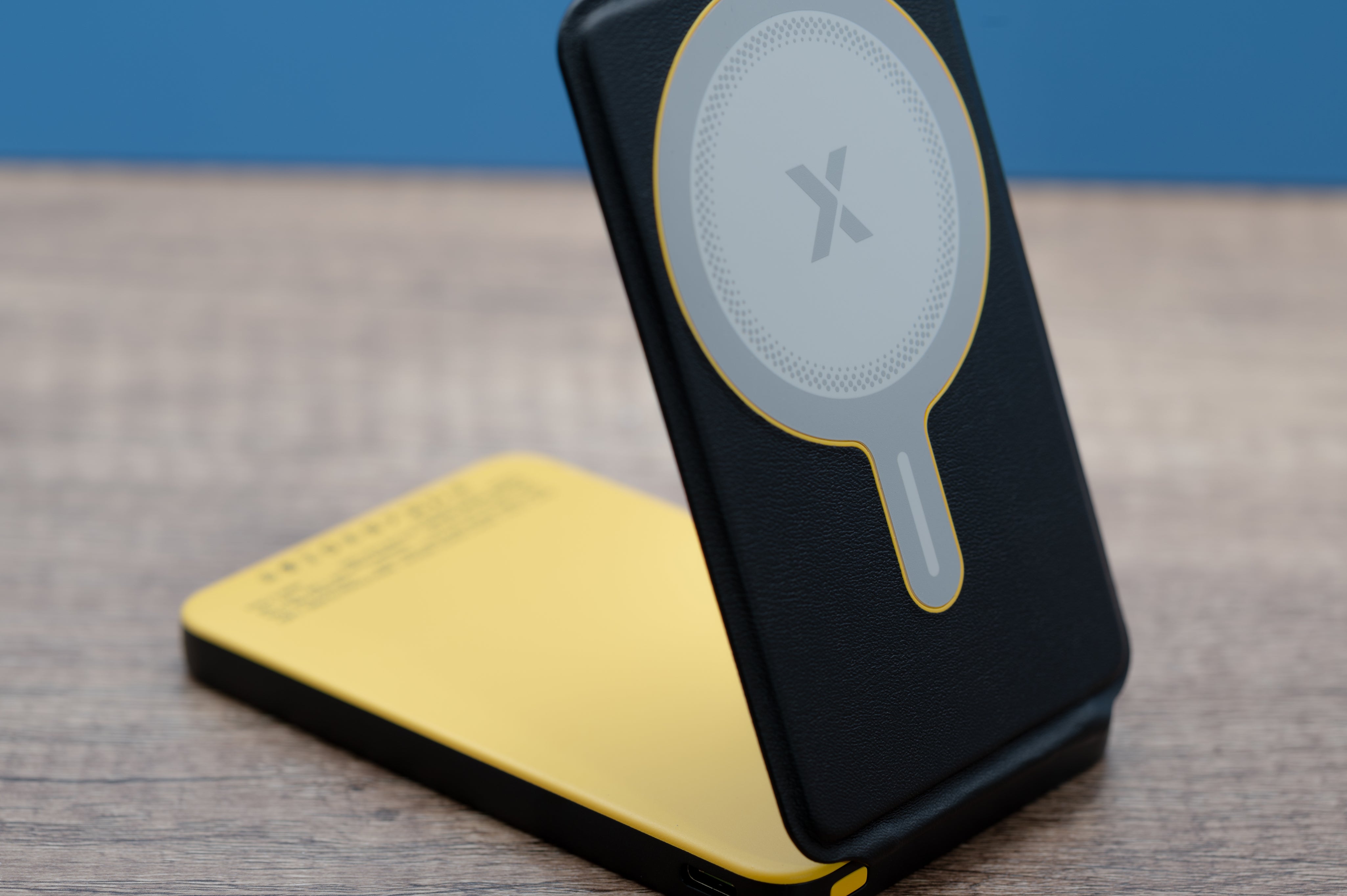 XYZtech X Stand Wireless Power Bank - 5000mAh